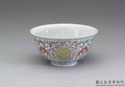 图片[2]-Teacup in falangcai enamels with decoration of Indian lotuses and the character shou, Qing dynasty, Qianlong reign (1736-1795)-China Archive